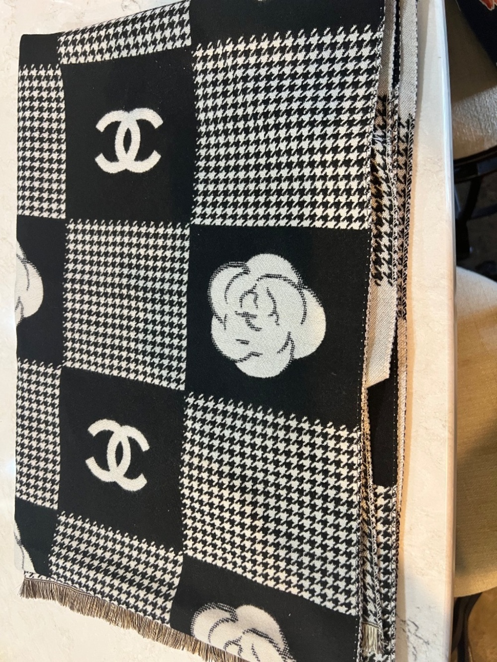 Extra large scarf - Picture 2 of 2